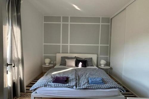 Modern & Charming - Free Private Parking - One Bedroom Apartment