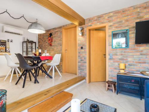 Luxury Rab Apartment with Terrace - One Bedroom Apartment with Terrace