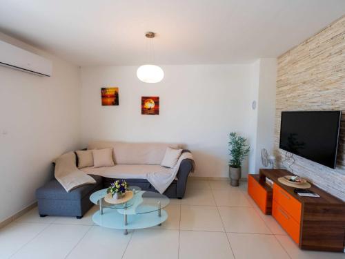 Charming Three Bedroom House Turanj