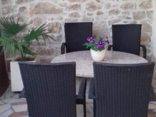 Apartment Magdic - Two Bedroom Apartment with Terrace