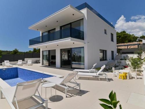 Villa Olive - Five bedroom Villa with Terrace and Swimming pool