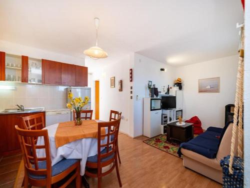 Holiday Home Rovanjska - Three Bedroom House with Sea View