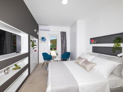 Scenic Elegant Trogir Villa with Pool - Five Bedroom Villa