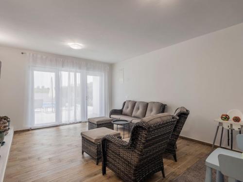 Holiday Home Milutin 1 - Four Bedroom Holiday Home with Private Pool