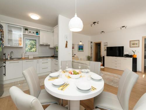 Luxury Villa with Heated Pool, Terrace, and Outdoor Amenities for Relaxation - Five Bedroom Villa