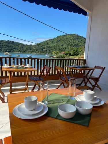 Pemandangan gunung umum atau pemandangan gunung yang diambil dari hotel