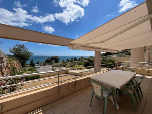 Spacieux appartement climatisé 80m² avec piscine et vue mer à Sète