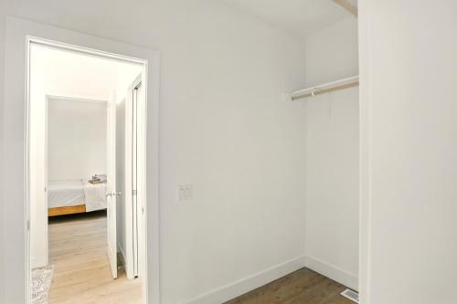 New build-beautiful lake view-5beds 12 sleepingにあるベッド