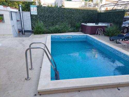 Kastel Stafilic Comfortable Apartments - Three Bedroom Apartment with Terrace