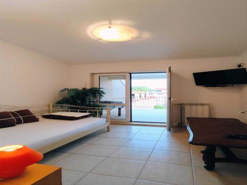 Kastel Stafilic Comfortable Apartments - Three Bedroom Apartment with Terrace