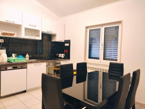 Kastel Stafilic Comfortable Apartments - Three Bedroom Apartment with Terrace