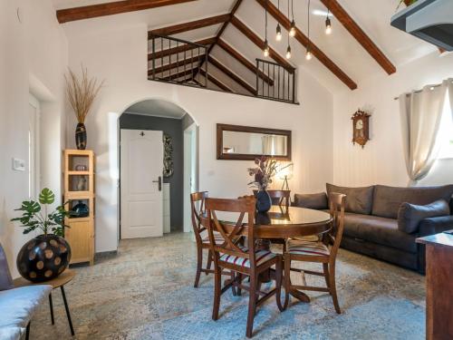 Holiday Home Rider - Two Bedroom Holiday Home with Outdoor Pool