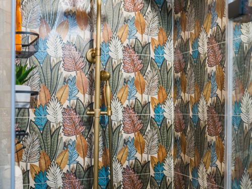 a curtain with a floral pattern on a wall at Holiday Home Rider - Two Bedroom Holiday Home with Outdoor Pool in Vrpolje