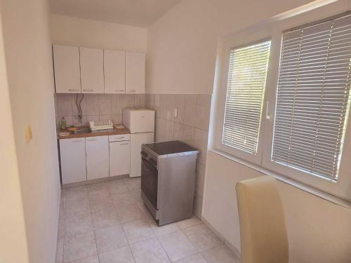 Apartments Mateo - One Bedroom Apartment - White