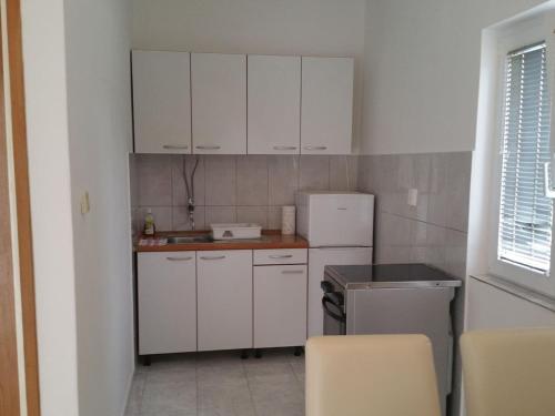 Apartments Mateo - One Bedroom Apartment - White