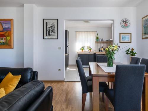 Breg Ivanovci - Three Bedroom Villa with Swimming Pool