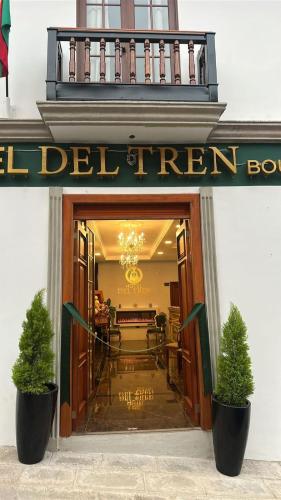 a hotel entrance with a sign that reads el defern book at Hotel del Tren Boutique in Alausí