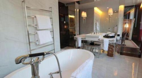 a large bathroom with a tub and a sink at Jinjiang Metropolo Hotel Classiq Shanghai Off Bund in Shanghai