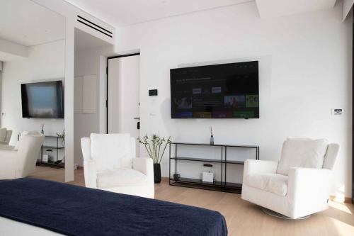 The ROSE Luxury Penthouse with Private Swimming Pool