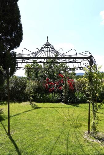 Κήπος έξω από το Bastide des Demoiselles