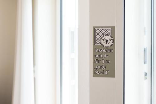 a sign on a door that reads infusion shuttle for line cubic await at Gästehaus GN8 in Rielasingen-Worblingen
