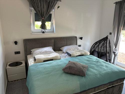 Ένα ή περισσότερα κρεβάτια σε δωμάτιο στο Apartments Pod Vrsak