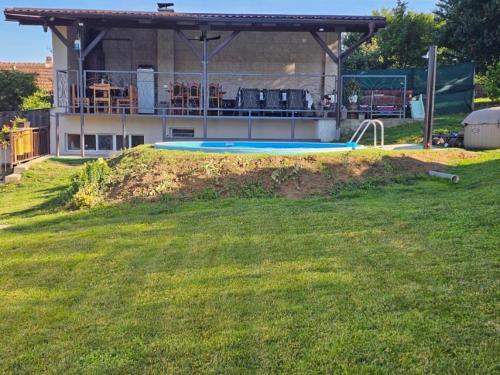 a house with a swimming pool in a yard at Violeta guest house in Petrovaradin