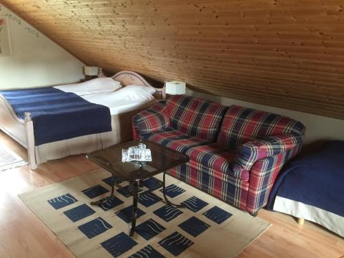 Säng eller sängar i ett rum på Finas Torpgård B&K