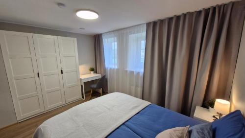 a bedroom with a bed and a window at Räpina Family Apartment in Räpina