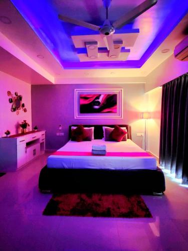 Ένα ή περισσότερα κρεβάτια σε δωμάτιο στο Xanadu Studio Apartment# 902, KOLKATA
