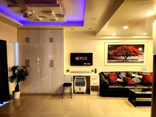 Μια τηλεόραση ή/και κέντρο ψυχαγωγίας στο Xanadu Studio Apartment# 902, KOLKATA