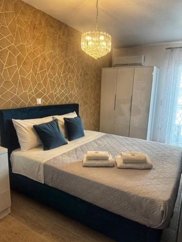 Modern Athens Escape - Queen Bed & Metro Access