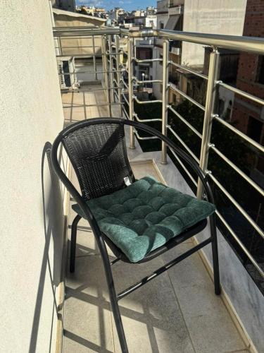 Modern Athens Escape - Queen Bed & Metro Access