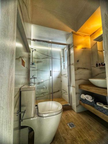 Modern Athens Escape - Queen Bed & Metro Access