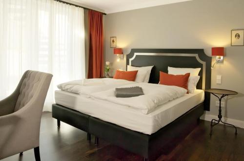 Postel nebo postele na pokoji v ubytování Hotel im Hof