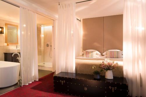 Koupelna v ubytování Hôtel Molière