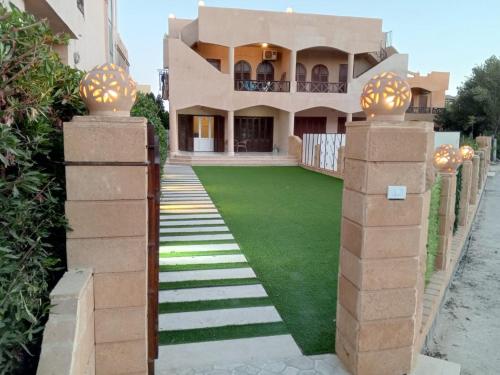 Halfmoon House- fully air-conditioned- مكيف بالكامل