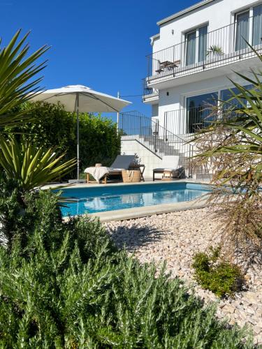 Πισίνα στο ή κοντά στο Meridiem Holiday Home in Dubrovnik region