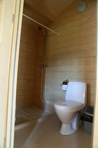 a bathroom with a toilet in a wooden room at Nemirsetos Nameliai in Palanga