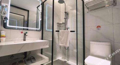 Ένα μπάνιο στο 7 Days Inn Deyang Zhongjiang Kuishan Park