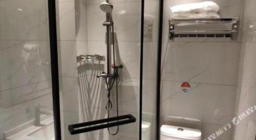 Ένα μπάνιο στο 7 Days Inn Deyang Zhongjiang Kuishan Park