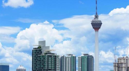 a view of the cn tower and some buildings at OYO 175 Lotus Hotel in Kuala Lumpur