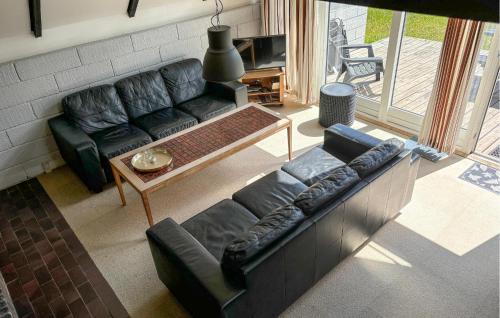 a living room with a couch and a table at 3 Bedroom Cozy Home In Fur in Fur