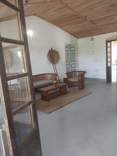 Ruang duduk di Soluna Eco Stay