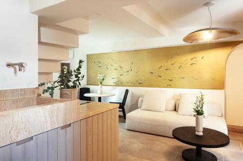 Sea Path VII Rethymno old town luxury Maisonette steps to beach