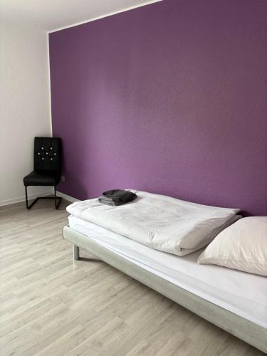 Una cama o camas en una habitación de Red Dot Apartment Albert