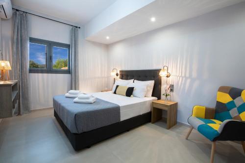 Postel nebo postele na pokoji v ubytování Staianna Suites-Elegante Suite Mouria