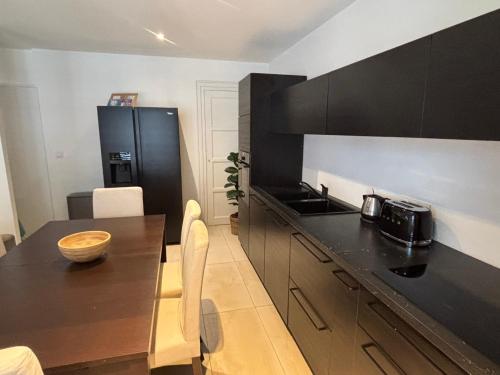 Photo de la galerie de l'établissement Central Spacious Bright Flat 300m river bank, à Lyon