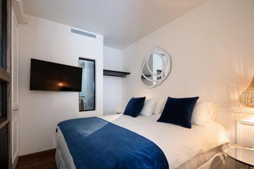 Ένα ή περισσότερα κρεβάτια σε δωμάτιο στο Sea Path III Chania city Center luxury Suites