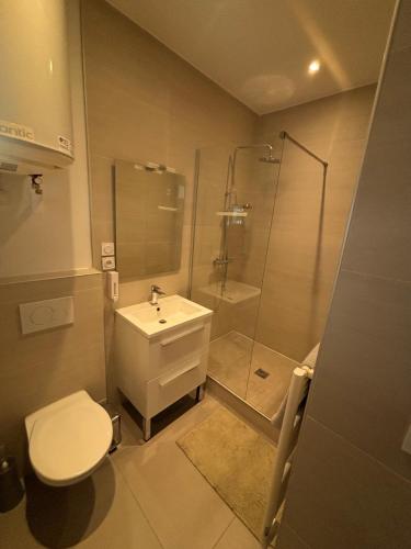 Photo de la galerie de l'établissement Central Spacious Bright Flat 300m river bank, à Lyon